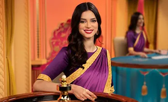 Hình ảnh cận cảnh một chú gà cựa dao với bộ cựa sắc bén, thể hiện sự tinh xảo và truyền thống của môn đá gà